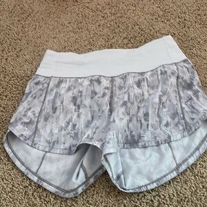 Lululemon White/Gray Size 2 High Rise 4” Speed Up Shorts